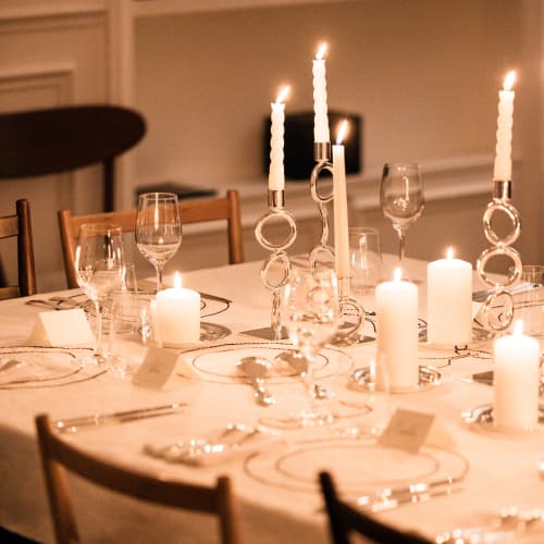 Modern dinner table clearance setting